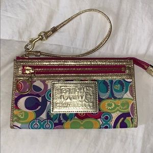 Coach — Poppy Zippy Wallet / Wristlet